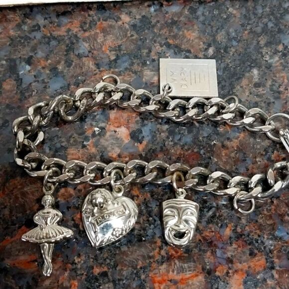Girl's 4 Charm Bracelet...EUC - Picture 1 of 6